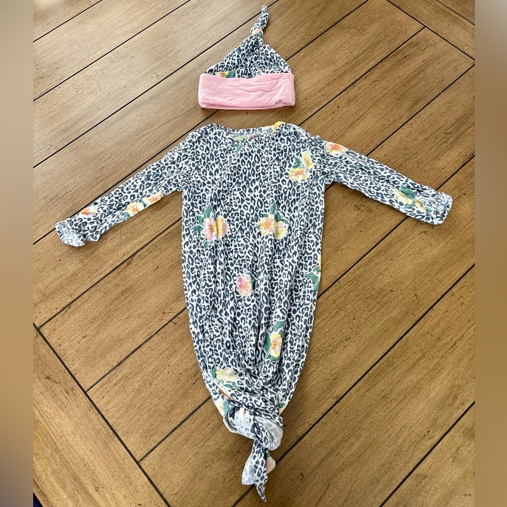 Baby Grey by Everly Grey Knotted Gown & Hat Set in Jungle Floral, 0-3 months